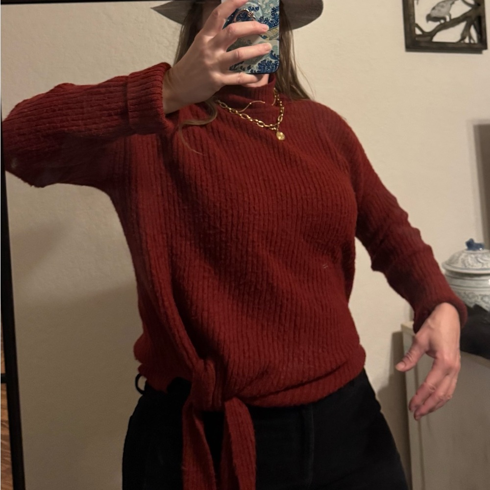SOFT Wine mock turtleNeck Sweater with Chunky Knit and Relaxed Fit